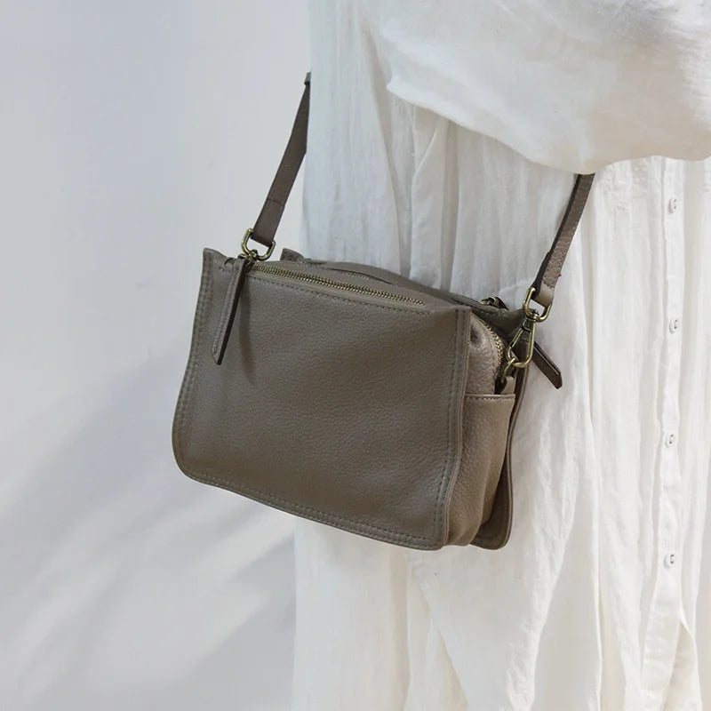 Bolso pequeño de diseñador de marca para mujer, bolsa de hombro con solapa de cuero genuino, informal, con cremallera de tres capas, cruzado