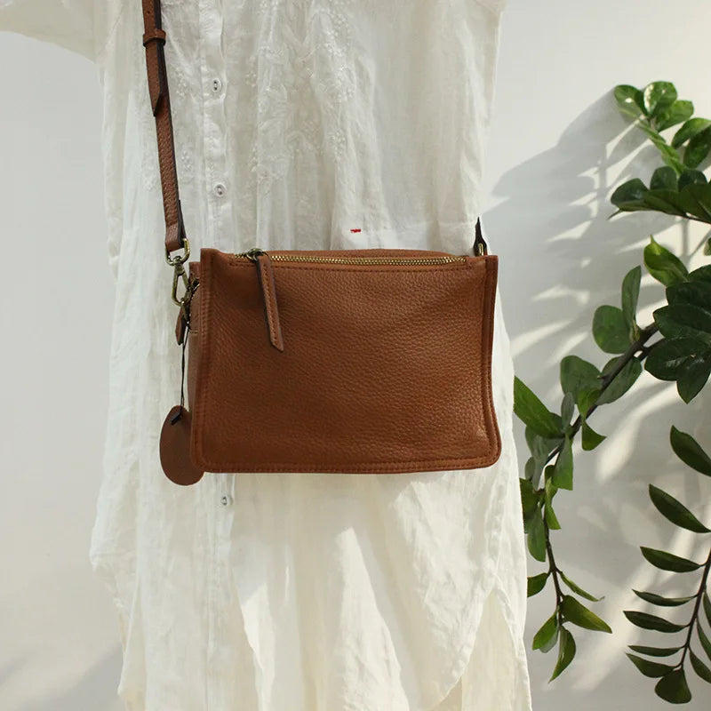 Bolso pequeño de diseñador de marca para mujer, bolsa de hombro con solapa de cuero genuino, informal, con cremallera de tres capas, cruzado