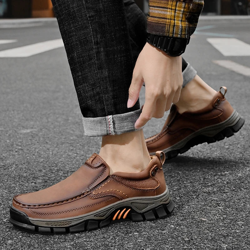 Mocasines de cuero de estilo Retro para hombre, zapatos informales cómodos, calzado transpirable para conducir, mocasines, calzado para viajes, escalar y acampar