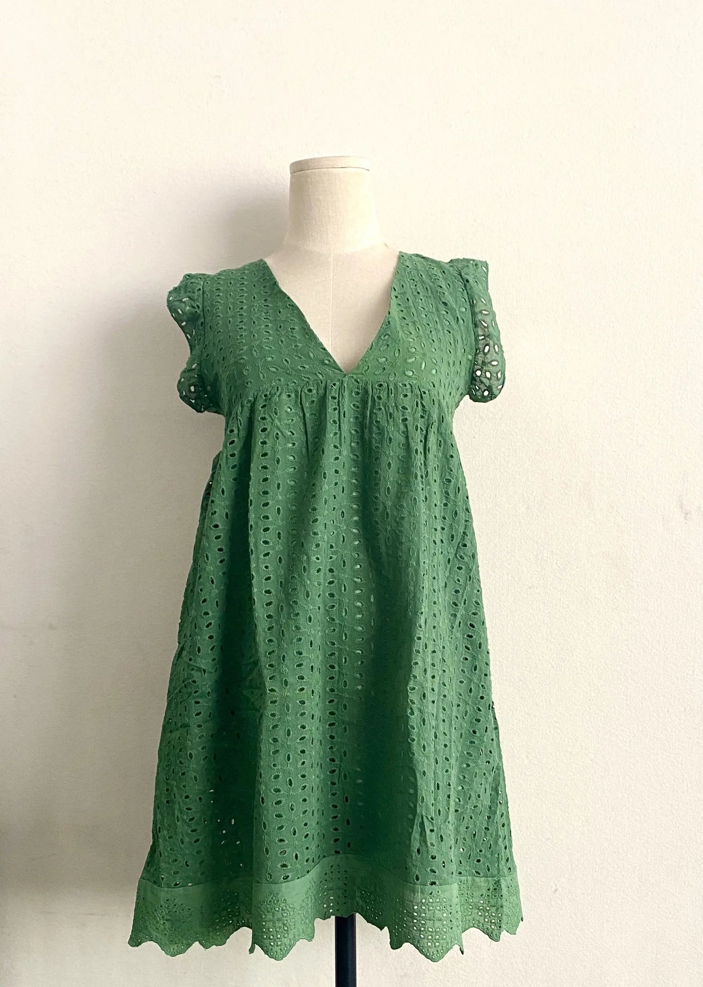 New women's summer fashion temperament, solid color lace jacquard hollow V-neck casual sexy dress for work