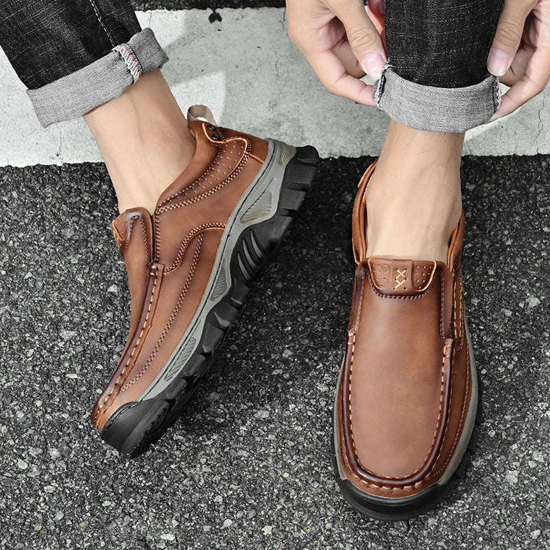 Mocasines de cuero de estilo Retro para hombre, zapatos informales cómodos, calzado transpirable para conducir, mocasines, calzado para viajes, escalar y acampar