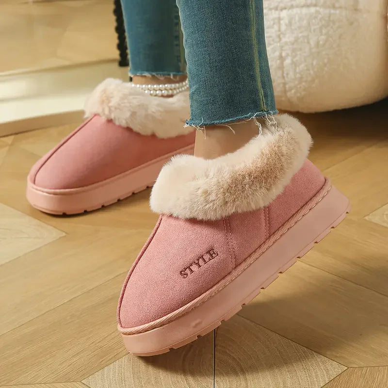 2025 botas de invierno de piel sintética rosa para el hogar para mujer nuevas botas cortas de nieve de gamuza sintética zapatos acolchados cálidos de fondo grueso antideslizantes de felpa para mujer