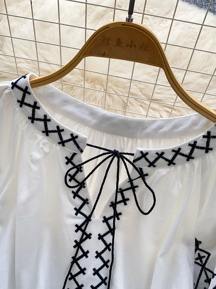 Blusa de Otoño para Mujer, Estilo Bohemio, Cuello en V, Bordada, Estilo Coreano, Manga Larga, Holgada, con Diseño de Borlas, Top Étnico BL338