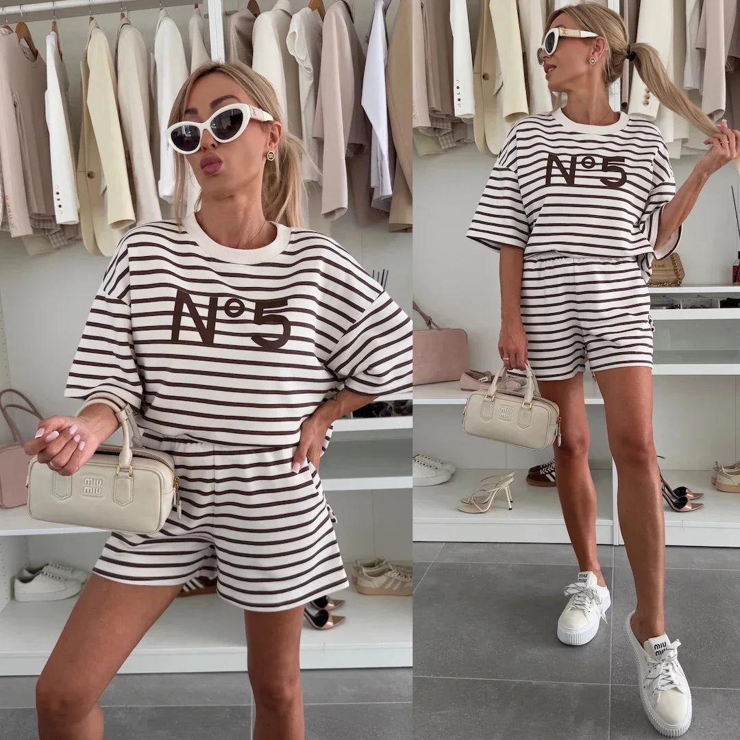 Conjunto deportivo con estampado de letras a rayas para mujer, camiseta informal de verano, jersey, Top + Pantalones cortos, traje de 2 piezas, traje holgado con bolsillos