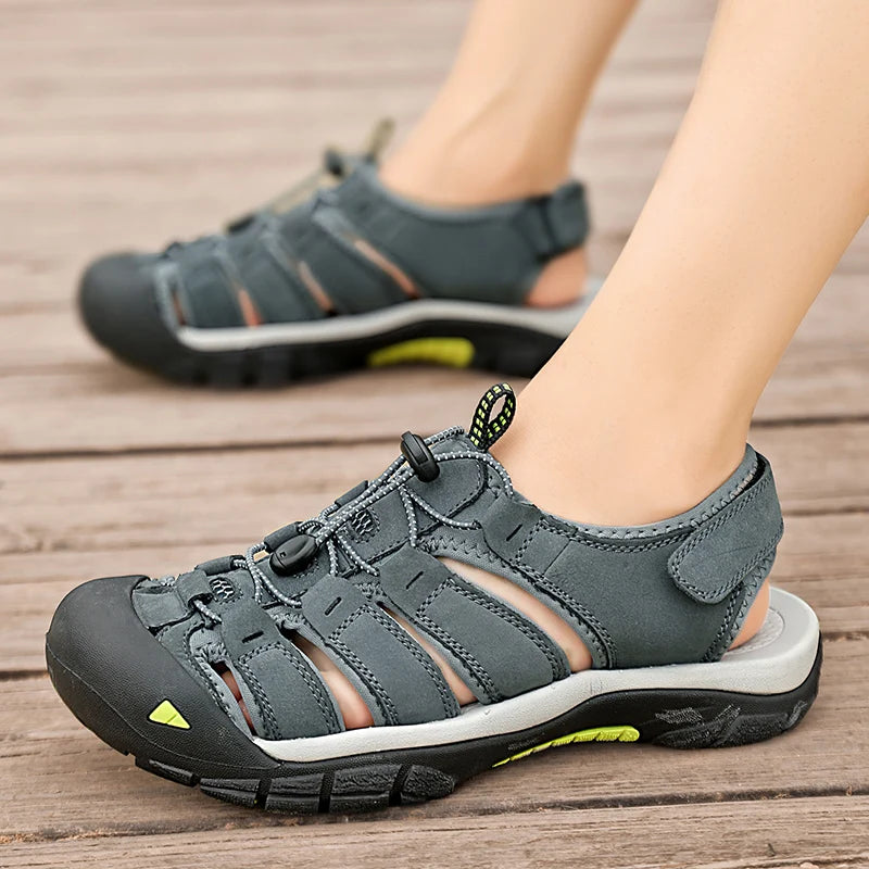 Sandalias de piel auténtica para hombre, zapatos informales transpirables de diseño a la moda, fondo suave, talla grande, para playa y exteriores, novedad de verano
