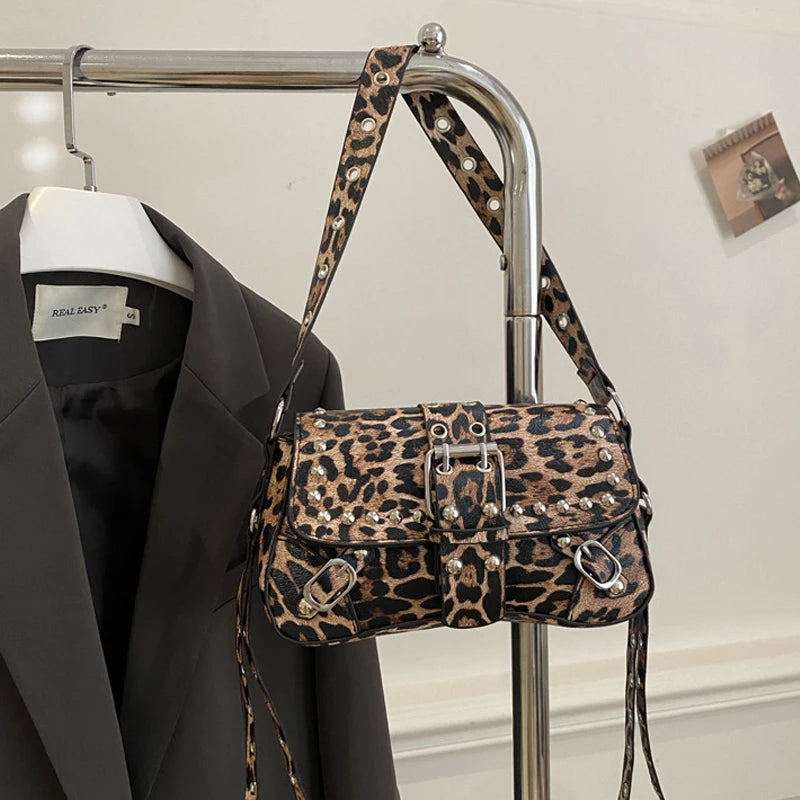 Bolso de hombro para mujer, estilo Punk, bolso de cuero PU, bolsos de moda Rock con remache, pequeño bolso de moda para axila