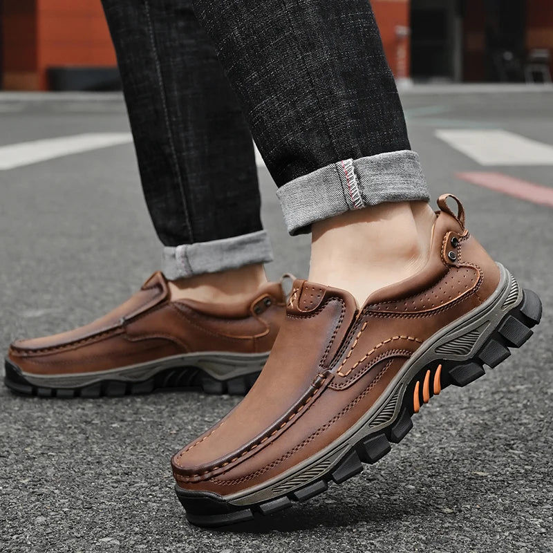 Mocasines de cuero de estilo Retro para hombre, zapatos informales cómodos, calzado transpirable para conducir, mocasines, calzado para viajes, escalar y acampar