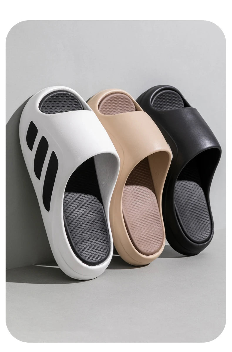 Nuevas zapatillas deslizantes para hombre con un sentido, alto valor estético, uso externo, parte inferior gruesa antideslizante, zapatillas frescas de playa para hombre
