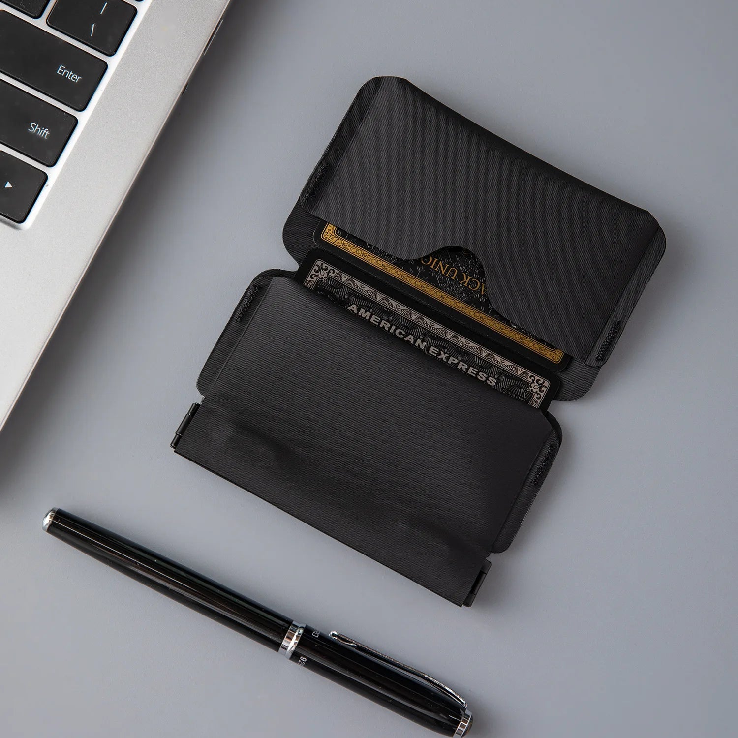 Cartera Magnética Plegable Mini EDC Ultraligera y Portátil, Monedero Multifuncional para Hombres y Mujeres, Tarjetero Delgado Bifold para Identificación