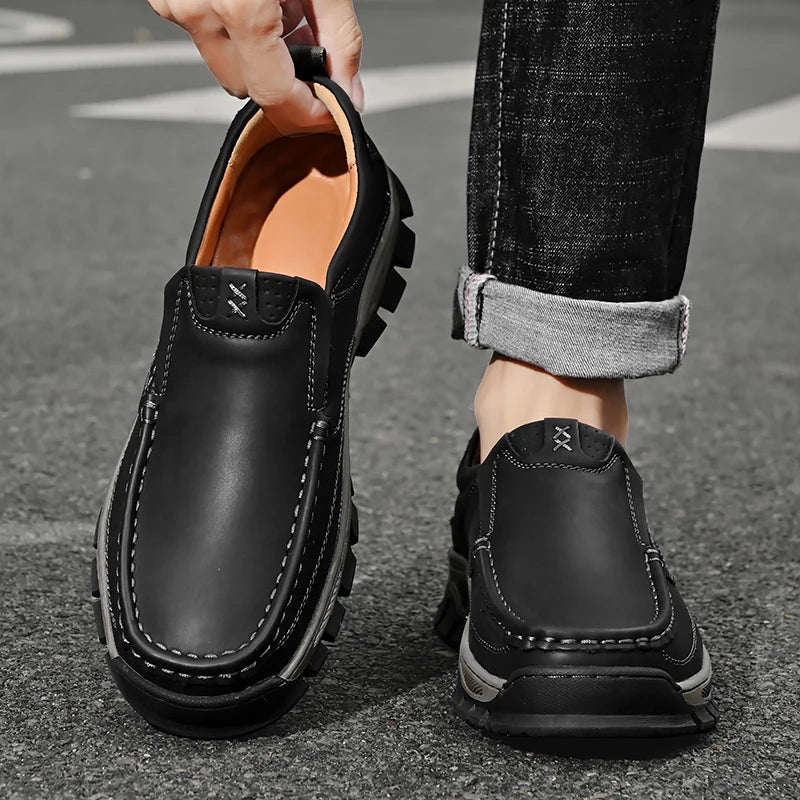 Mocasines de cuero de estilo Retro para hombre, zapatos informales cómodos, calzado transpirable para conducir, mocasines, calzado para viajes, escalar y acampar
