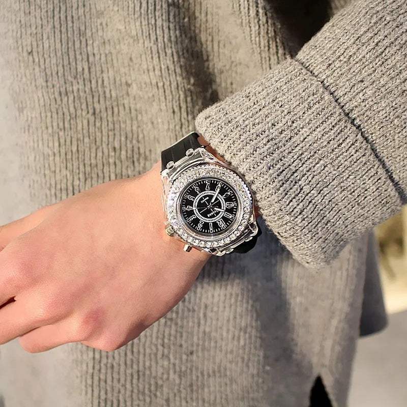 Relojes luminosos con destellos de luz LED para mujeres, hombres, niños y niñas, reloj de pulsera de silicona, reloj de diamantes de imitación a la moda, reloj para niños, reloj Saati