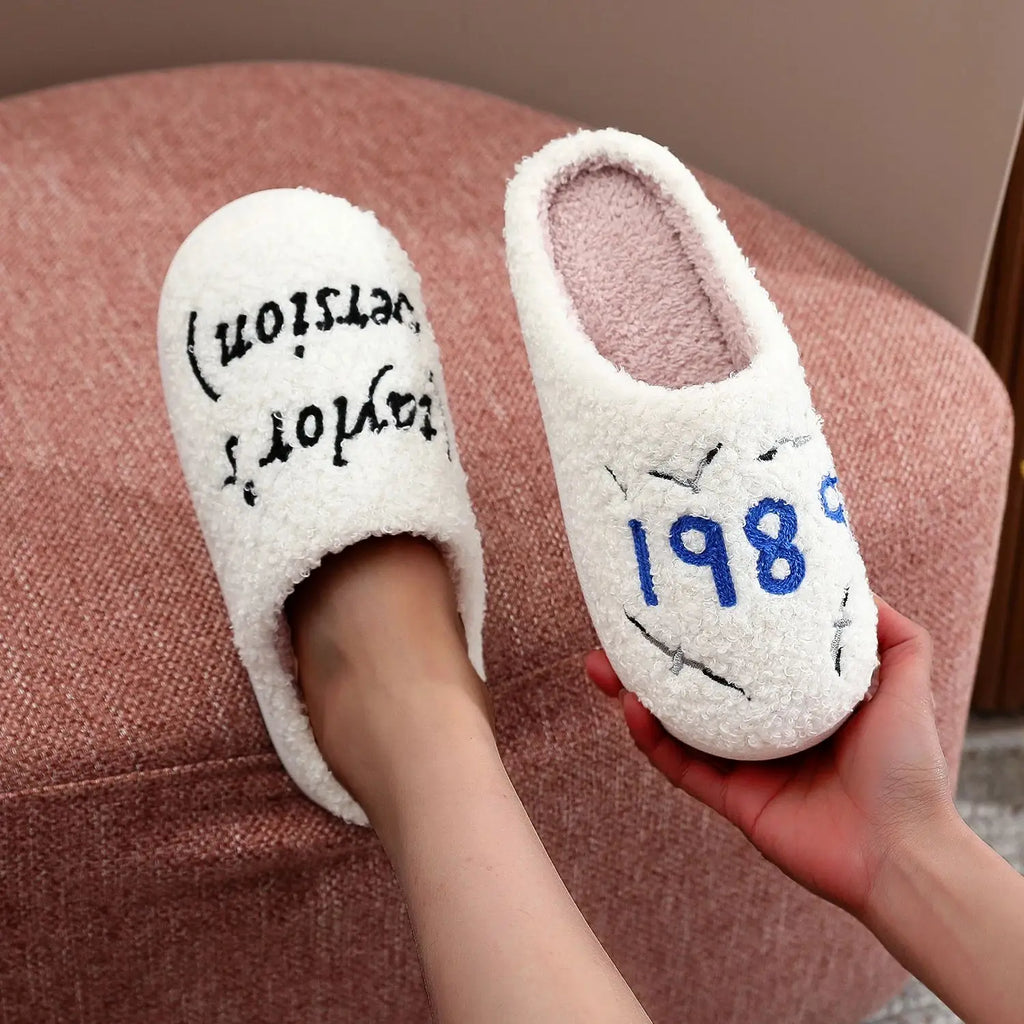 Music Idol 1989 Taylor Letter bordado relleno hogar suela gruesa piel a cuadros zapatillas de algodón lindo cálido antideslizante zapatillas de interior regalo para amigos
