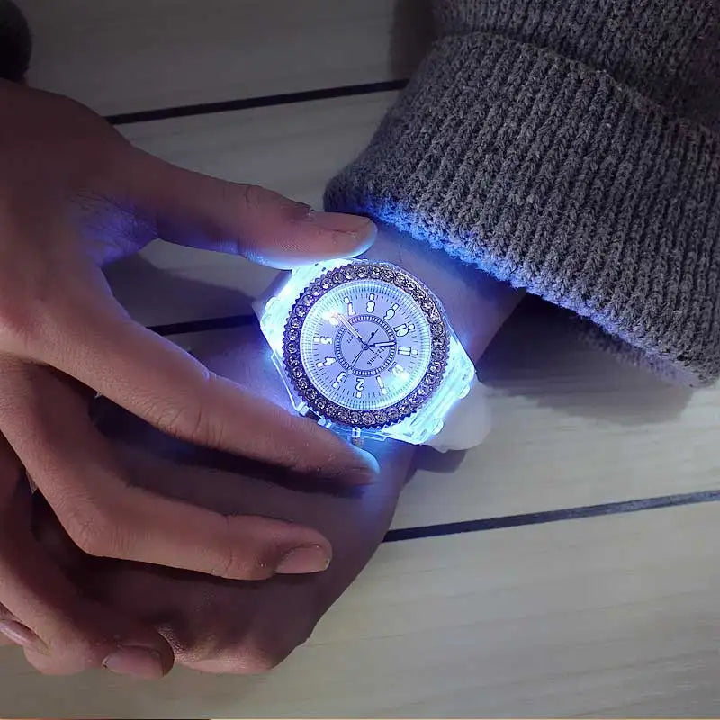 Relojes luminosos con destellos de luz LED para mujeres, hombres, niños y niñas, reloj de pulsera de silicona, reloj de diamantes de imitación a la moda, reloj para niños, reloj Saati