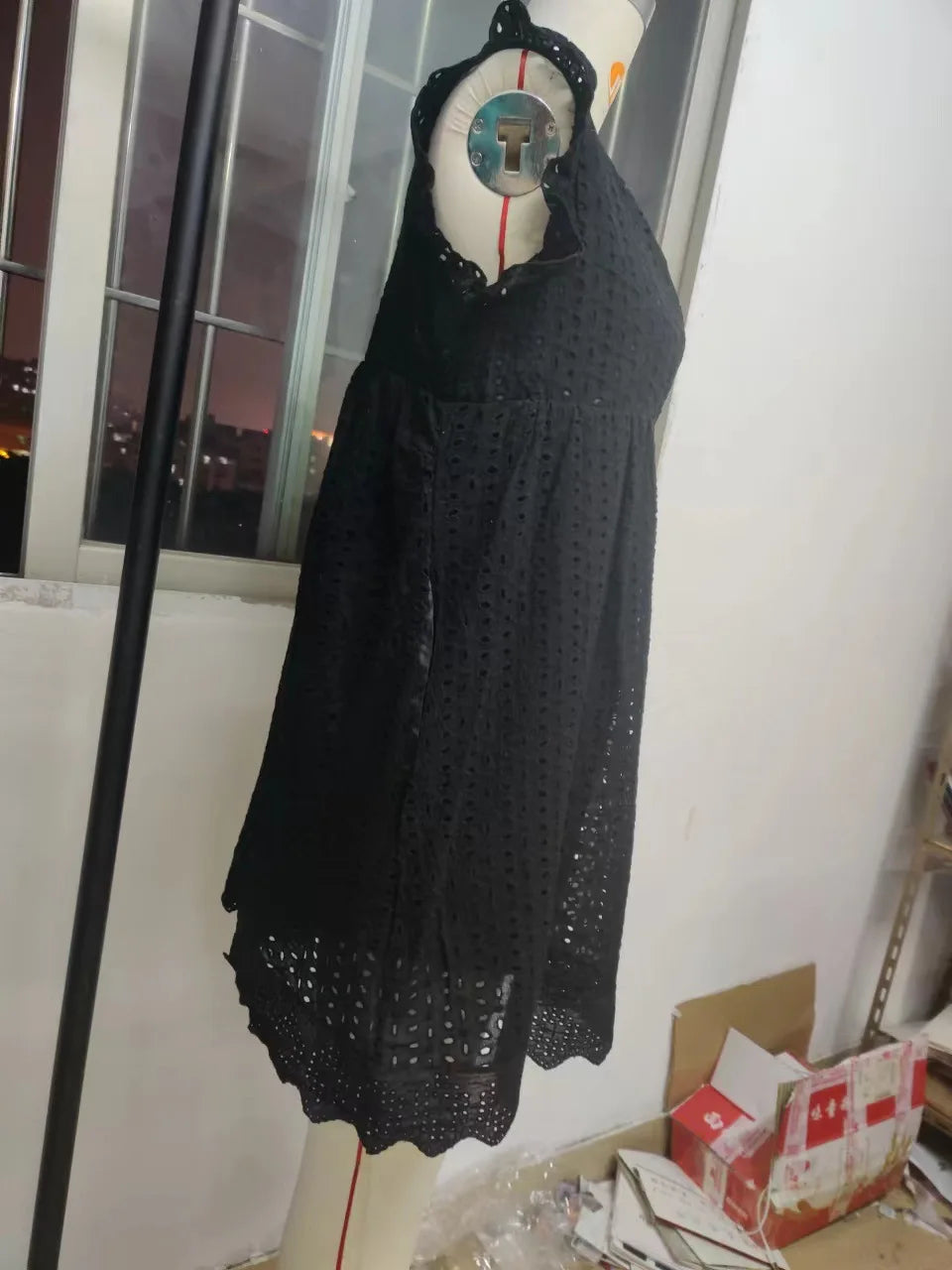 Nuevo temperamento de moda de verano para mujer, vestido informal y sexy con cuello en V hueco de jacquard de encaje de color sólido para ir al trabajo