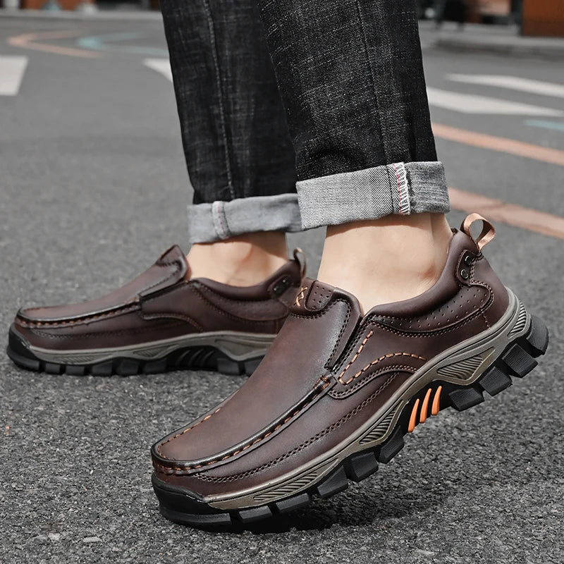 Mocasines de cuero de estilo Retro para hombre, zapatos informales cómodos, calzado transpirable para conducir, mocasines, calzado para viajes, escalar y acampar