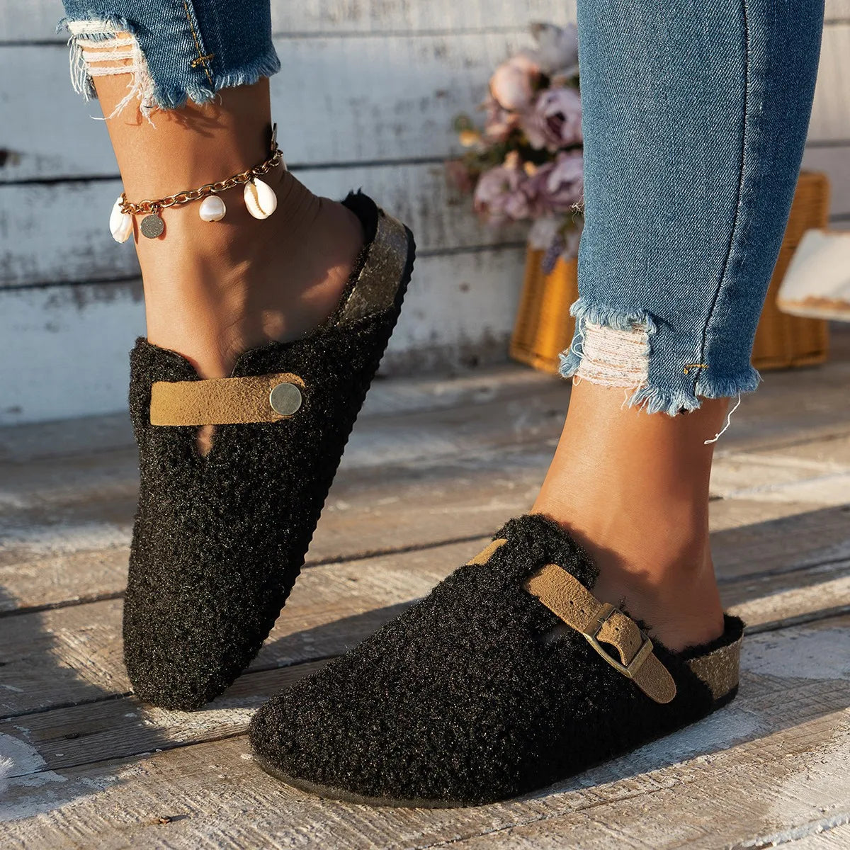 Zapatillas de mujer, zapatos de piel para mujer, novedad de invierno, zapatos planos con hebilla, plataforma para caminar, chanclas de felpa para mujer, botas interiores cálidas informales para mujer