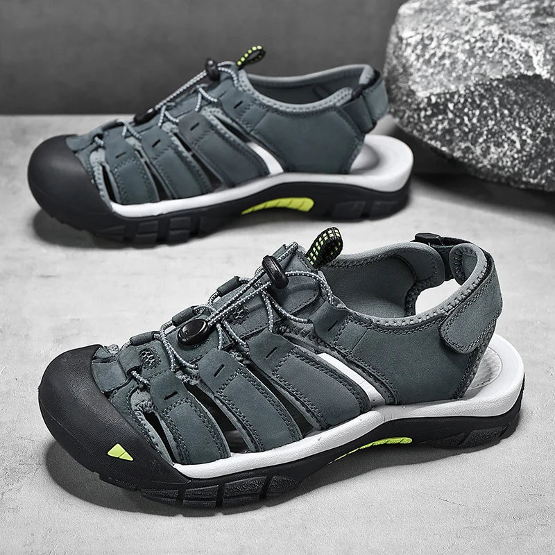Sandalias de piel auténtica para hombre, zapatos informales transpirables de diseño a la moda, fondo suave, talla grande, para playa y exteriores, novedad de verano