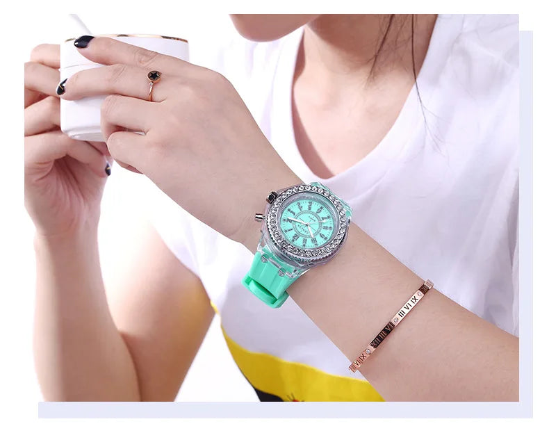 Relojes luminosos con destellos de luz LED para mujeres, hombres, niños y niñas, reloj de pulsera de silicona, reloj de diamantes de imitación a la moda, reloj para niños, reloj Saati