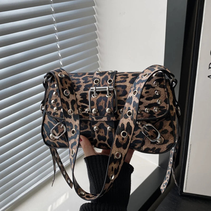 Bolso de hombro para mujer, estilo Punk, bolso de cuero PU, bolsos de moda Rock con remache, pequeño bolso de moda para axila