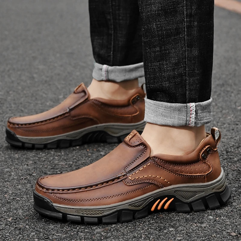 Mocasines de cuero de estilo Retro para hombre, zapatos informales cómodos, calzado transpirable para conducir, mocasines, calzado para viajes, escalar y acampar