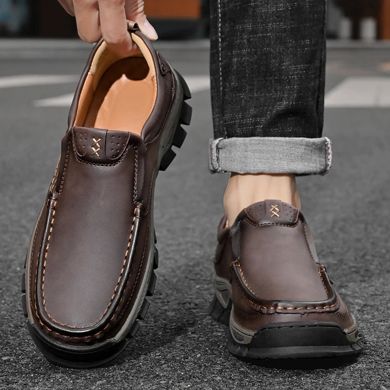 Mocasines de cuero de estilo Retro para hombre, zapatos informales cómodos, calzado transpirable para conducir, mocasines, calzado para viajes, escalar y acampar