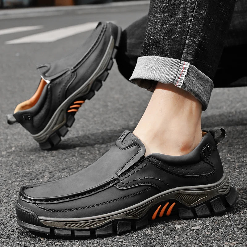 Mocasines de cuero de estilo Retro para hombre, zapatos informales cómodos, calzado transpirable para conducir, mocasines, calzado para viajes, escalar y acampar