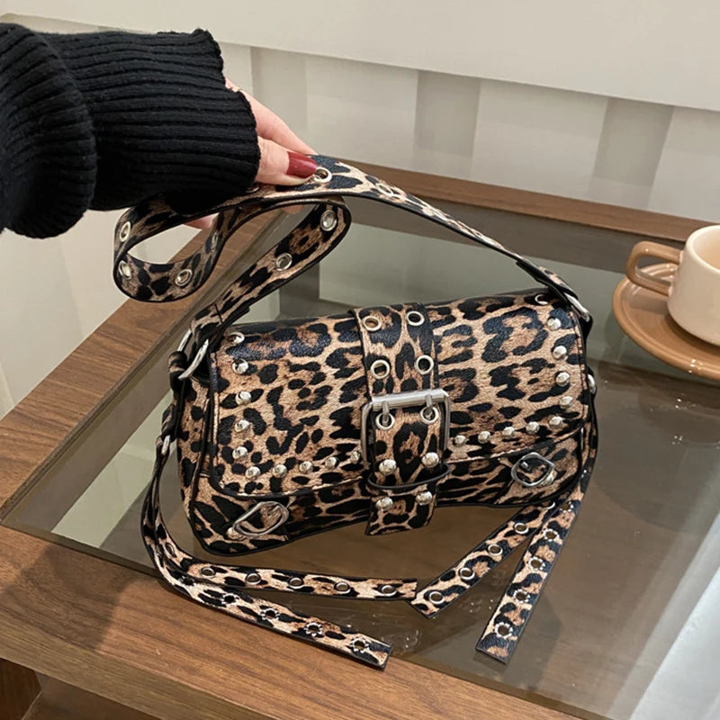Bolso de hombro para mujer, estilo Punk, bolso de cuero PU, bolsos de moda Rock con remache, pequeño bolso de moda para axila
