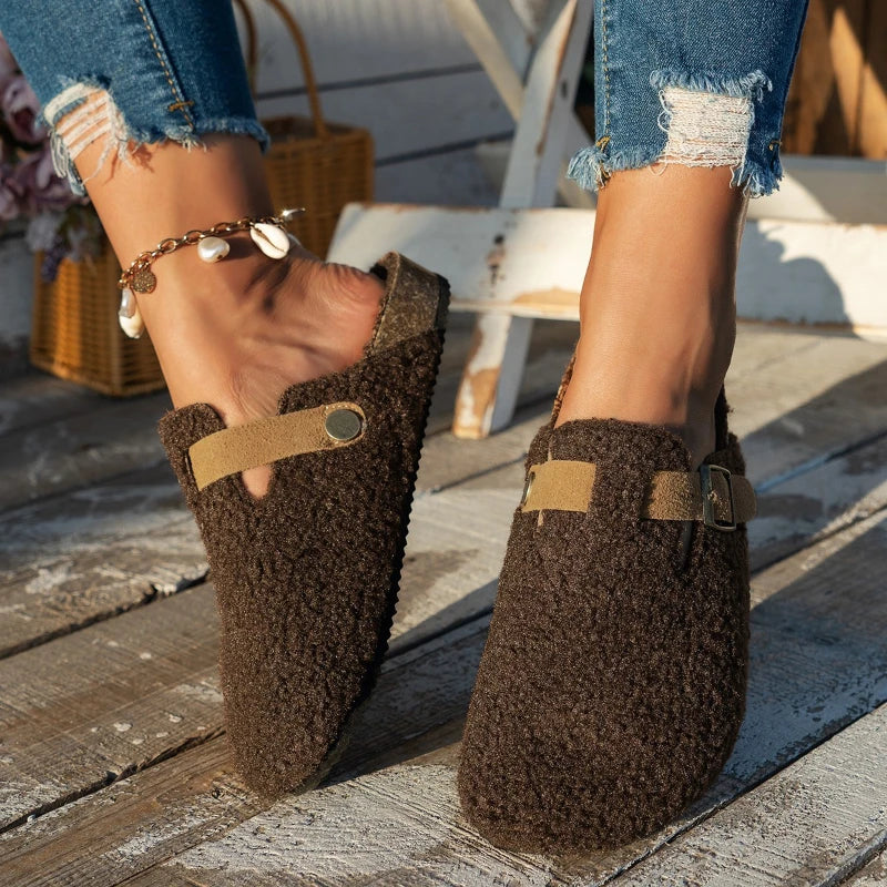 Zapatillas de mujer, zapatos de piel para mujer, novedad de invierno, zapatos planos con hebilla, plataforma para caminar, chanclas de felpa para mujer, botas interiores cálidas informales para mujer