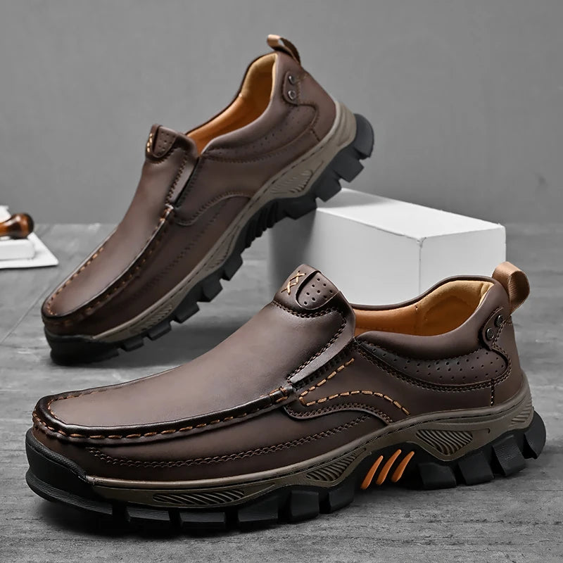 Mocasines de cuero de estilo Retro para hombre, zapatos informales cómodos, calzado transpirable para conducir, mocasines, calzado para viajes, escalar y acampar