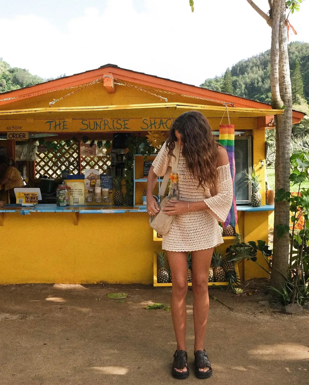 2024 Sexy de punto con cuello en V media manga ahueca hacia fuera la playa Mini vestido de verano 2024 mujeres playa túnica traje de baño cubrir traje Casual K19