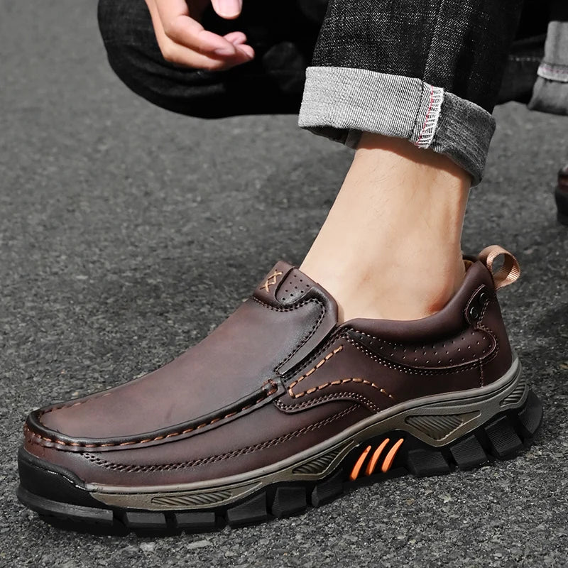 Mocasines de cuero de estilo Retro para hombre, zapatos informales cómodos, calzado transpirable para conducir, mocasines, calzado para viajes, escalar y acampar