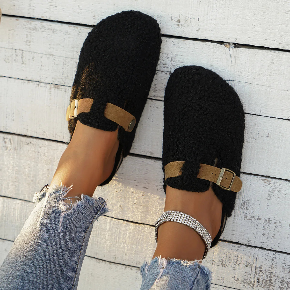 Zapatillas de mujer, zapatos de piel para mujer, novedad de invierno, zapatos planos con hebilla, plataforma para caminar, chanclas de felpa para mujer, botas interiores cálidas informales para mujer