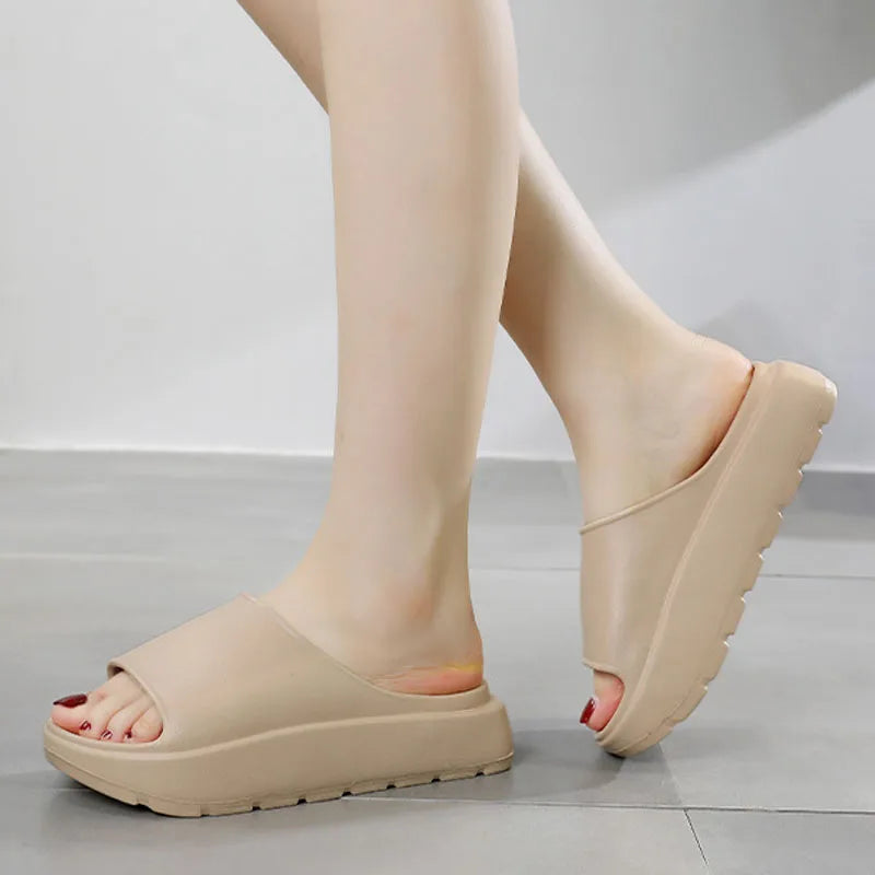 Comwarm, zapatillas de plataforma para mujer, sandalias suaves de suela gruesa de EVA, zapatillas de tacón plano de fondo alto a la moda, chanclas informales antideslizantes para casa