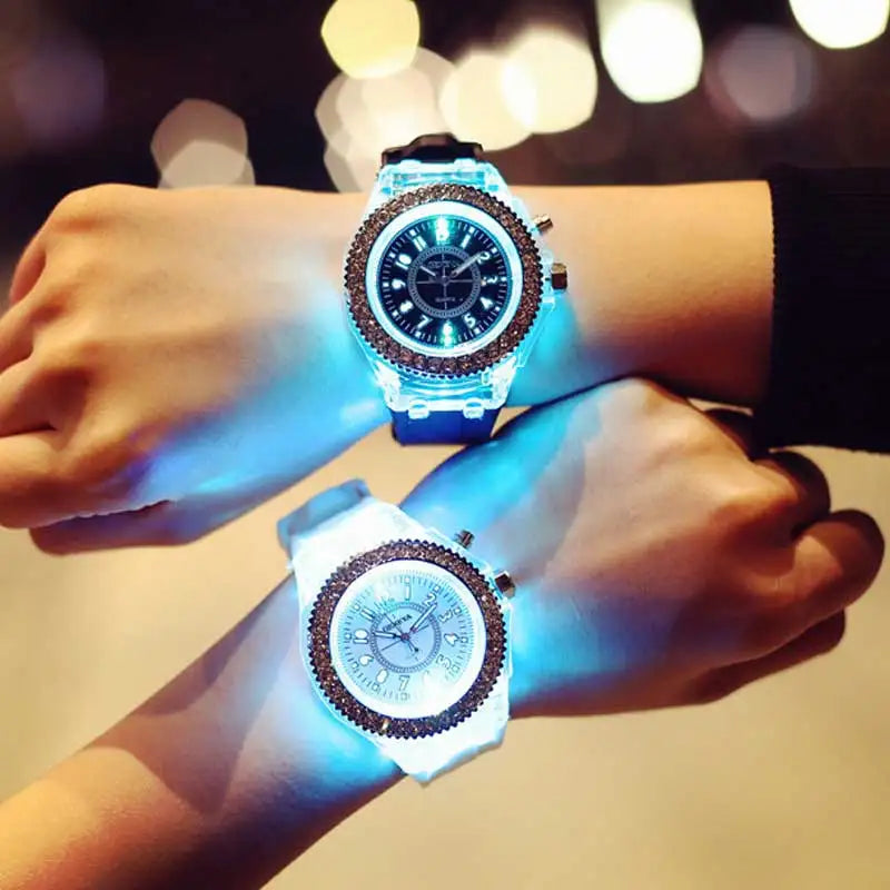 Relojes luminosos con destellos de luz LED para mujeres, hombres, niños y niñas, reloj de pulsera de silicona, reloj de diamantes de imitación a la moda, reloj para niños, reloj Saati