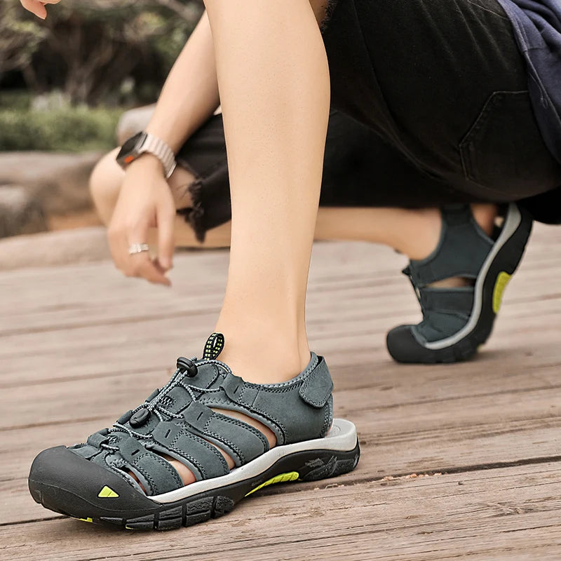 Sandalias de piel auténtica para hombre, zapatos informales transpirables de diseño a la moda, fondo suave, talla grande, para playa y exteriores, novedad de verano