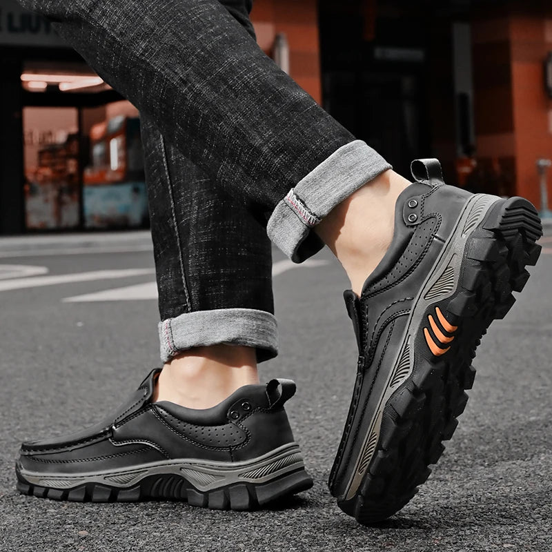 Mocasines de cuero de estilo Retro para hombre, zapatos informales cómodos, calzado transpirable para conducir, mocasines, calzado para viajes, escalar y acampar