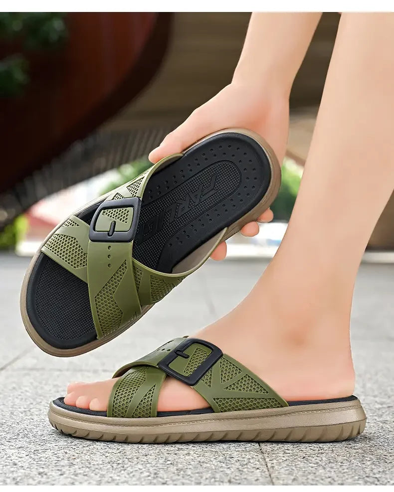 Chanclas transpirables de verano para hombre, zapatillas ligeras de secado rápido, cómodas chanclas para interiores y exteriores, zapatos de playa impermeables