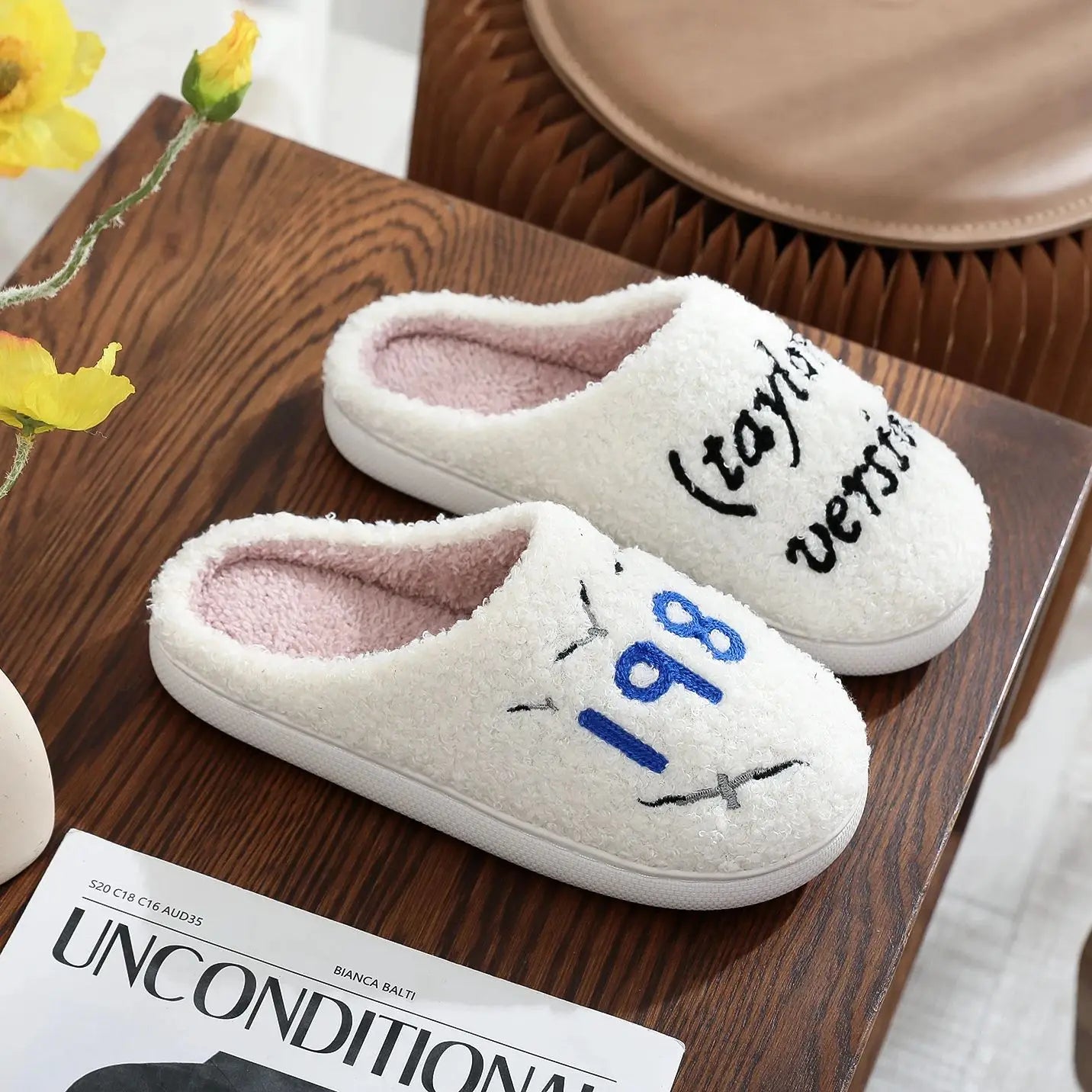 Music Idol 1989 Taylor Letter bordado relleno hogar suela gruesa piel a cuadros zapatillas de algodón lindo cálido antideslizante zapatillas de interior regalo para amigos