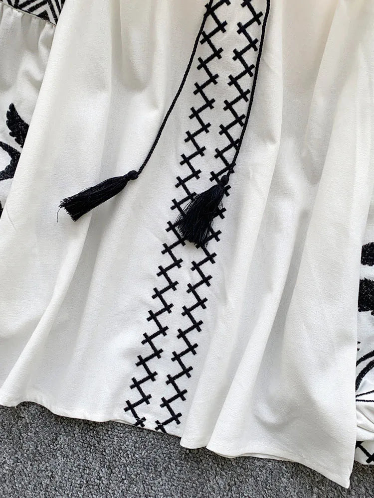 Blusa de Otoño para Mujer, Estilo Bohemio, Cuello en V, Bordada, Estilo Coreano, Manga Larga, Holgada, con Diseño de Borlas, Top Étnico BL338
