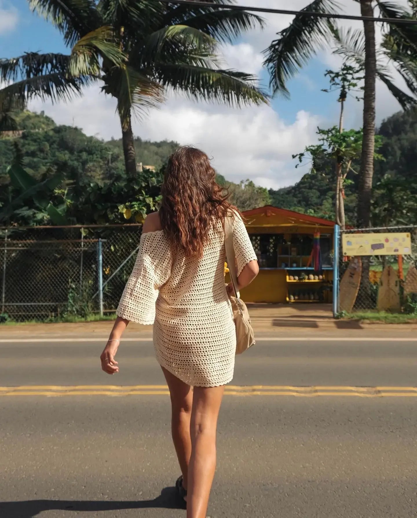 2024 Sexy de punto con cuello en V media manga ahueca hacia fuera la playa Mini vestido de verano 2024 mujeres playa túnica traje de baño cubrir traje Casual K19