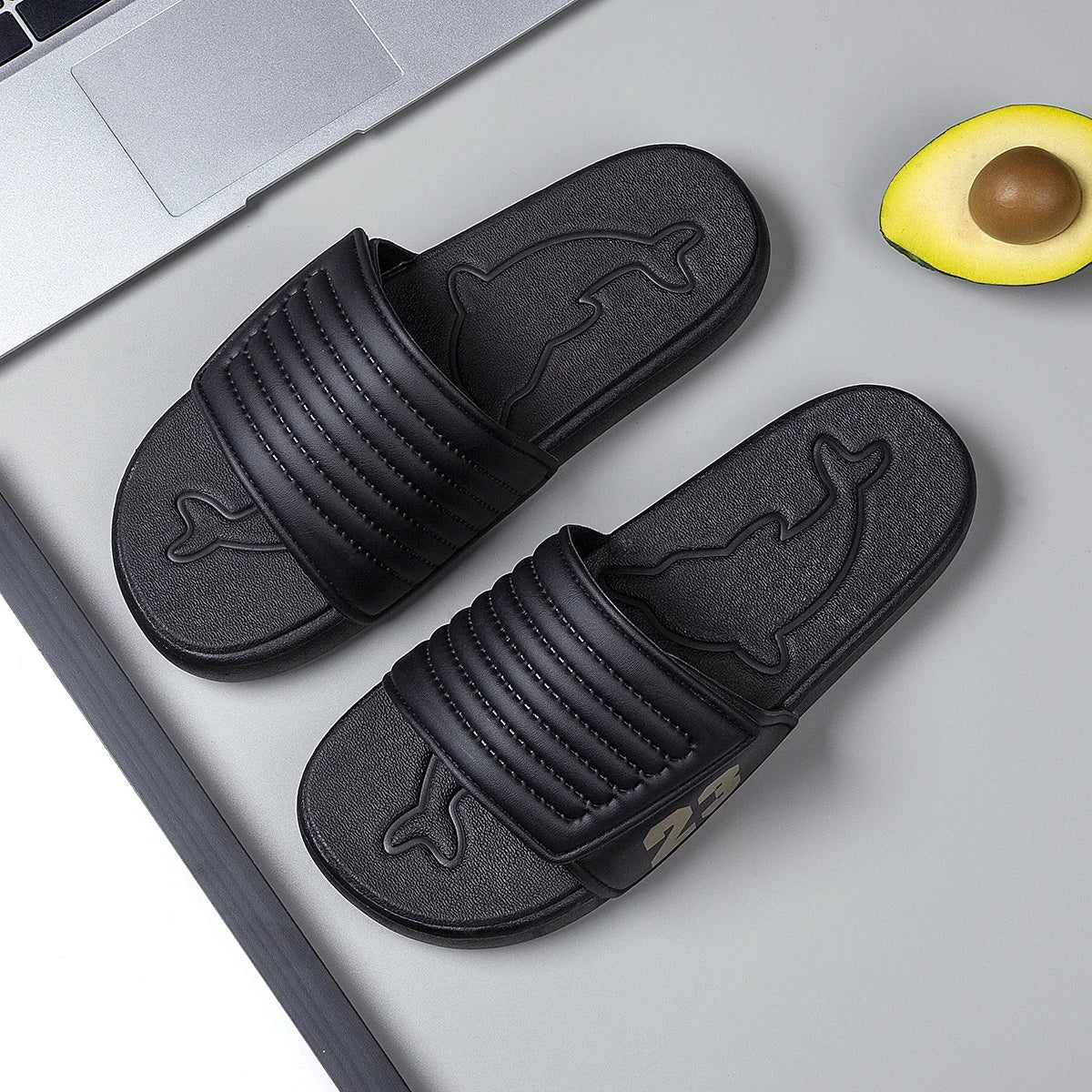 Chanclas transpirables de verano para hombre, zapatillas ligeras de secado rápido, cómodas chanclas para interiores y exteriores, zapatos de playa impermeables