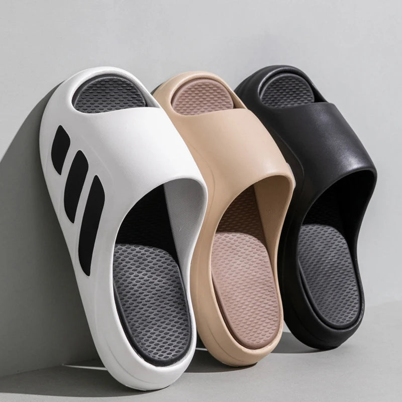 Nuevas zapatillas deslizantes para hombre con un sentido, alto valor estético, uso externo, parte inferior gruesa antideslizante, zapatillas frescas de playa para hombre
