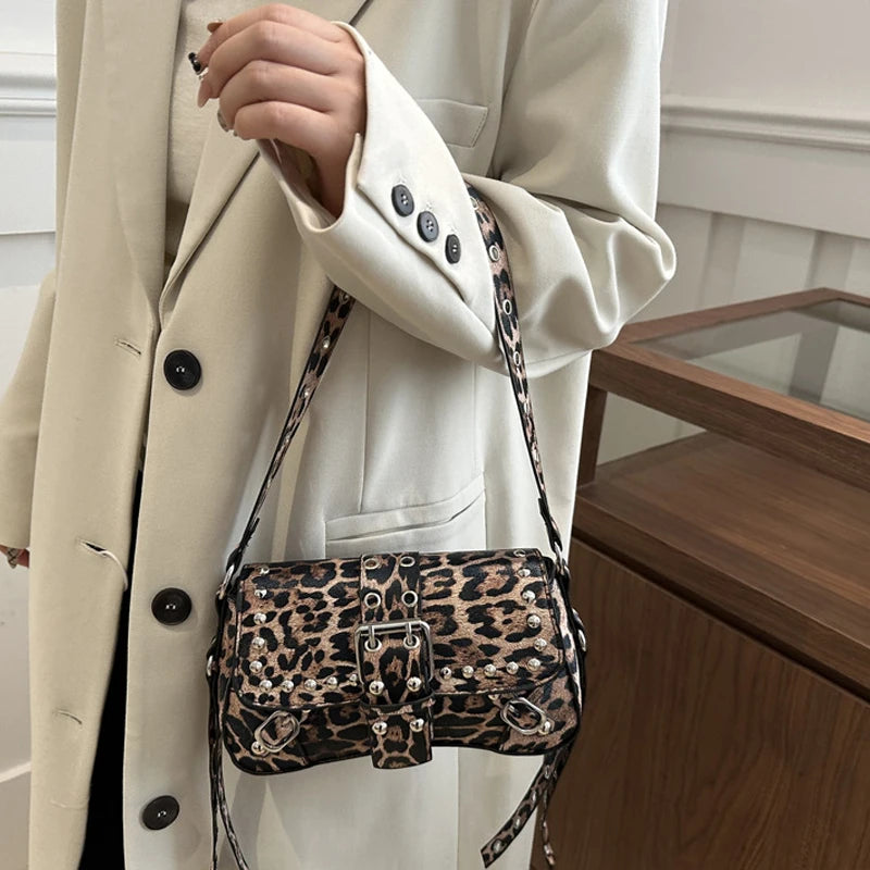 Bolso de hombro para mujer, estilo Punk, bolso de cuero PU, bolsos de moda Rock con remache, pequeño bolso de moda para axila