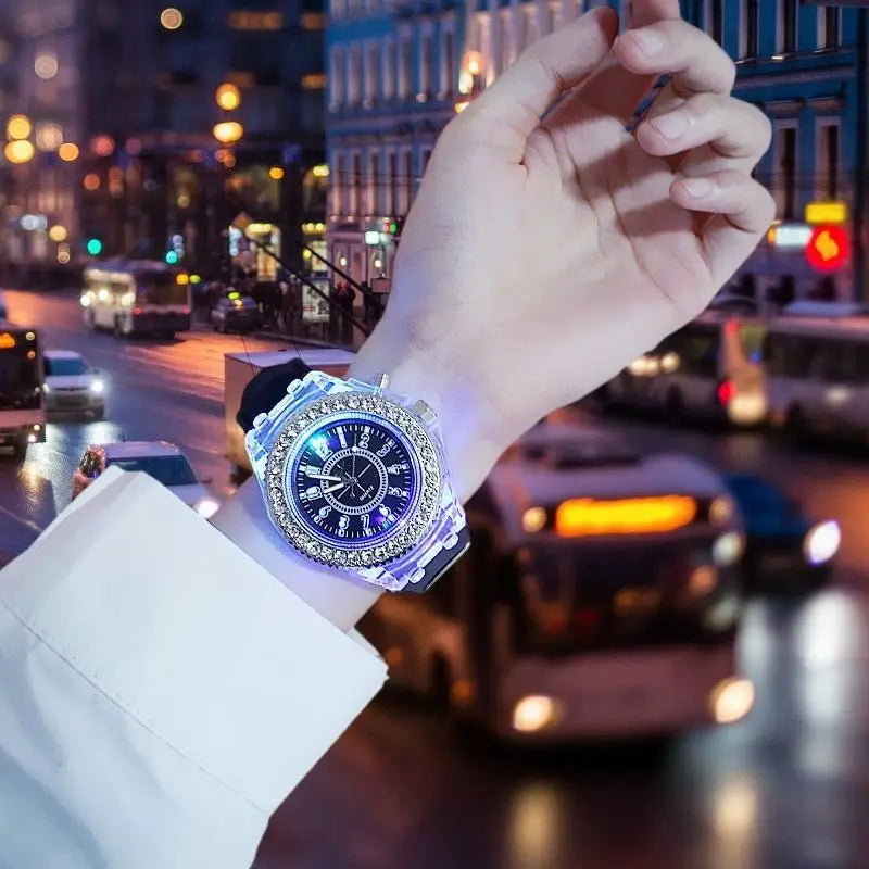 Relojes luminosos con destellos de luz LED para mujeres, hombres, niños y niñas, reloj de pulsera de silicona, reloj de diamantes de imitación a la moda, reloj para niños, reloj Saati