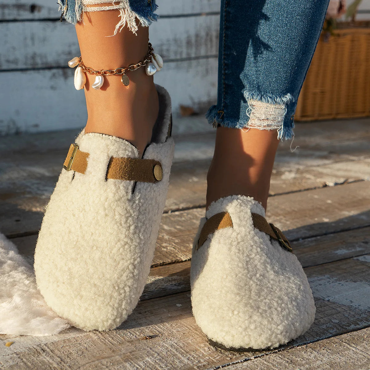 Zapatillas de mujer, zapatos de piel para mujer, novedad de invierno, zapatos planos con hebilla, plataforma para caminar, chanclas de felpa para mujer, botas interiores cálidas informales para mujer