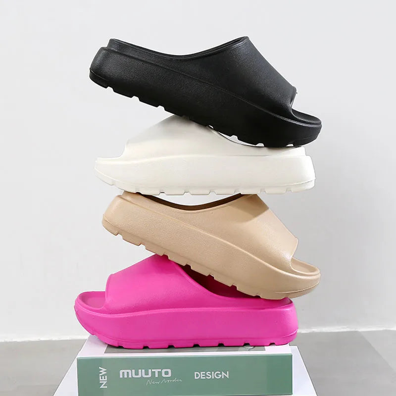 Comwarm, zapatillas de plataforma para mujer, sandalias suaves de suela gruesa de EVA, zapatillas de tacón plano de fondo alto a la moda, chanclas informales antideslizantes para casa