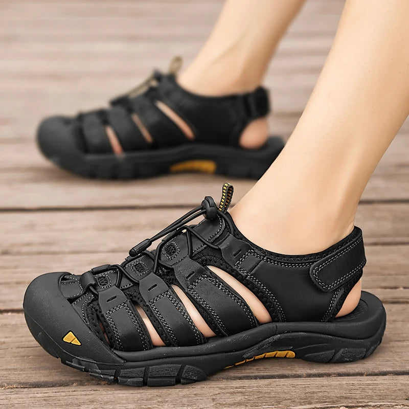 Sandalias de piel auténtica para hombre, zapatos informales transpirables de diseño a la moda, fondo suave, talla grande, para playa y exteriores, novedad de verano