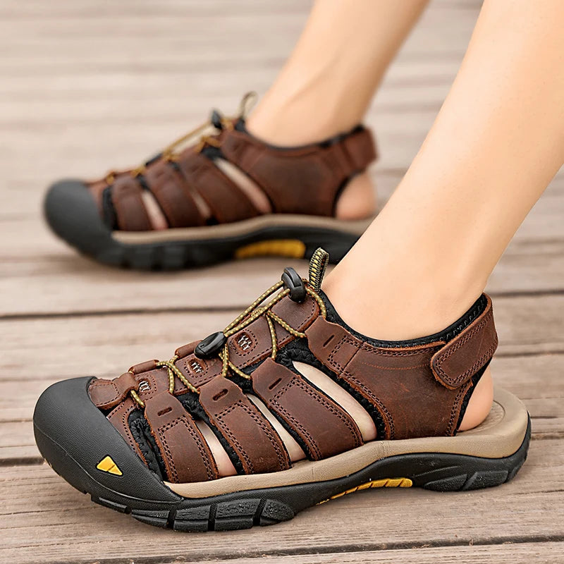 Sandalias de piel auténtica para hombre, zapatos informales transpirables de diseño a la moda, fondo suave, talla grande, para playa y exteriores, novedad de verano