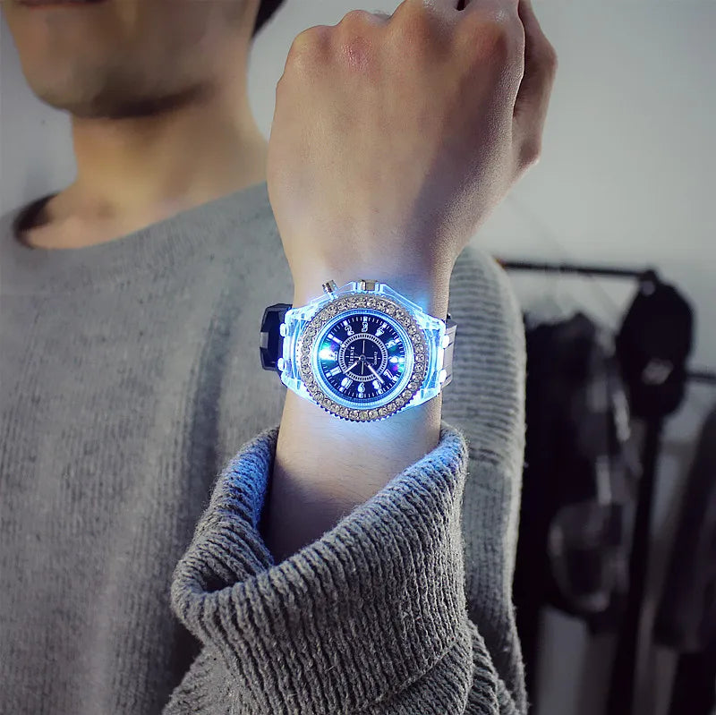 Relojes luminosos con destellos de luz LED para mujeres, hombres, niños y niñas, reloj de pulsera de silicona, reloj de diamantes de imitación a la moda, reloj para niños, reloj Saati