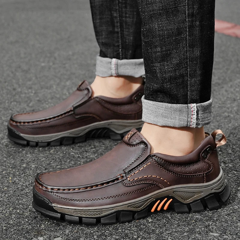 Mocasines de cuero de estilo Retro para hombre, zapatos informales cómodos, calzado transpirable para conducir, mocasines, calzado para viajes, escalar y acampar